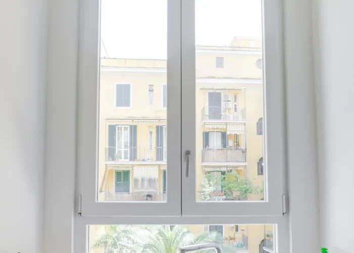 Charming Vatican With Balcony 6b *
